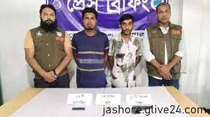 যশোরে অস্ত্র ও গুলিসহ দু’ব্যক্তি আটক