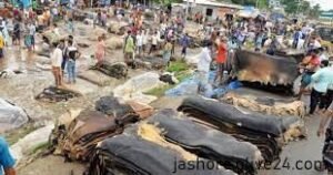 যশোরের রাজারহাটে কোরবানি পশুর চামড়া বেচাকেনা জমজমাট