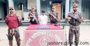 পৌনে দুই কেজি সোনাসহ যুবক আটক