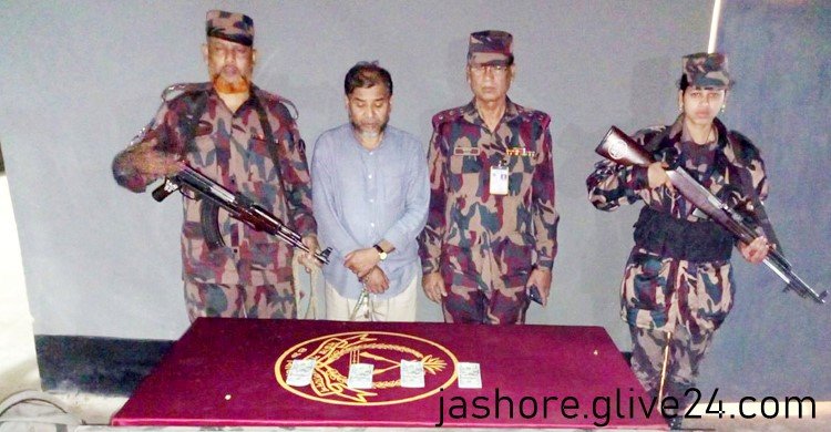 বেনাপোলে ৩০ হাজার মার্কিন ডলারসহ বাংলাদেশি আটকবেনাপোলে ৩০ হাজার মার্কিন ডলারসহ বাংলাদেশি আটক