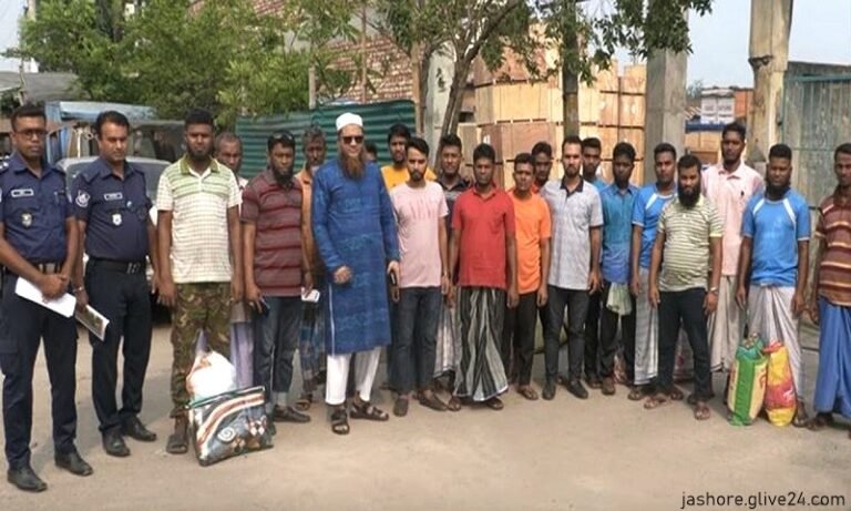 ঝড়ের কবলে ভারত সীমান্তে ঢুকে পড়া ১৫ জেলে দেশে ফিরল