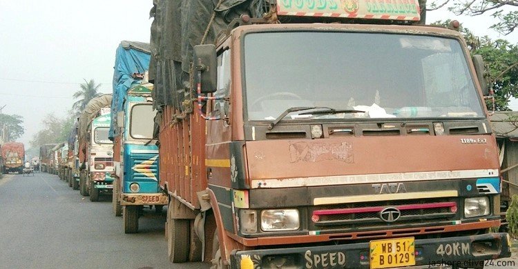 আমদানি রপ্তানি চালু দুদিন পর বেনাপোল বন্দরে