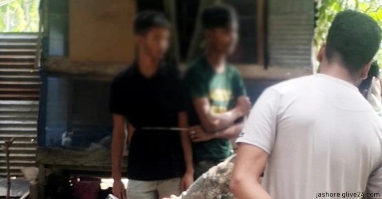 দুই কিশোরকে গাছে বেঁধে নির্যাতন গাঁজা সেবনে বাধা দেওয়ায়